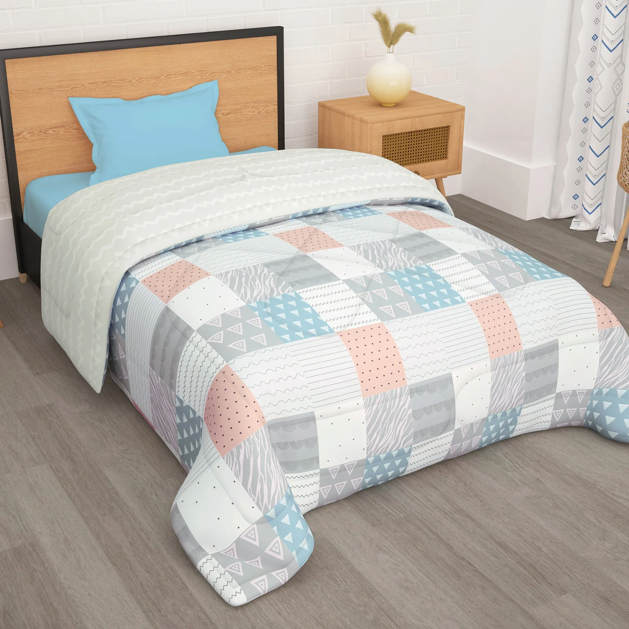 180 GSM Peach Geometric Microfiber Fusion Reversible Double / Single Comforter