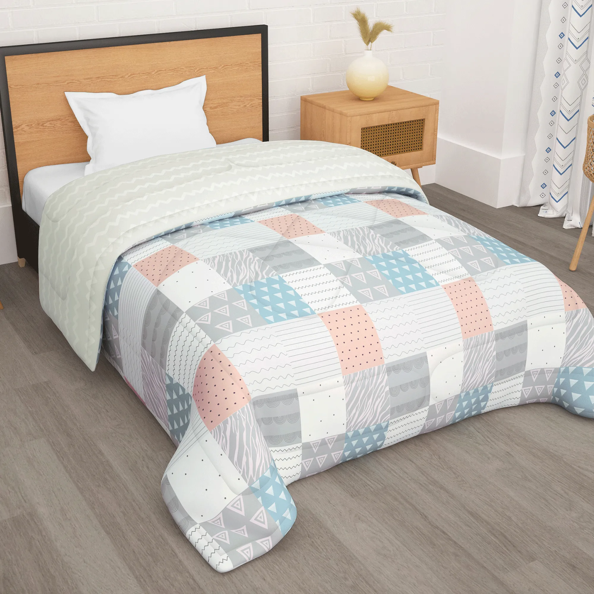 180 GSM Peach Geometric Microfiber Fusion Reversible Double / Single Comforter