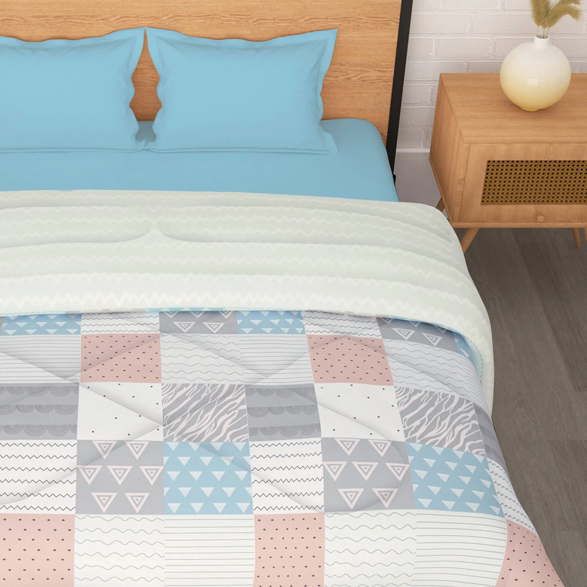 180 GSM Peach Geometric Microfiber Fusion Reversible Double / Single Comforter