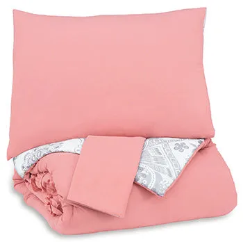 Avaleigh Comforter Set