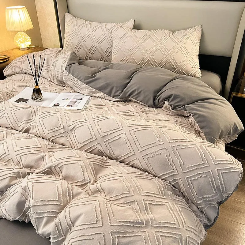 Bedding Set with Euro Geometric Design