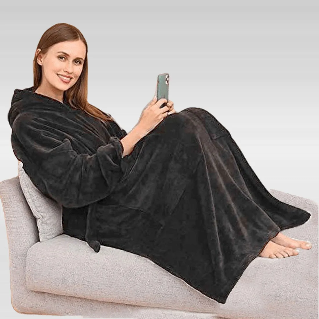 Cuddlee Blanket with Sleeves in Black