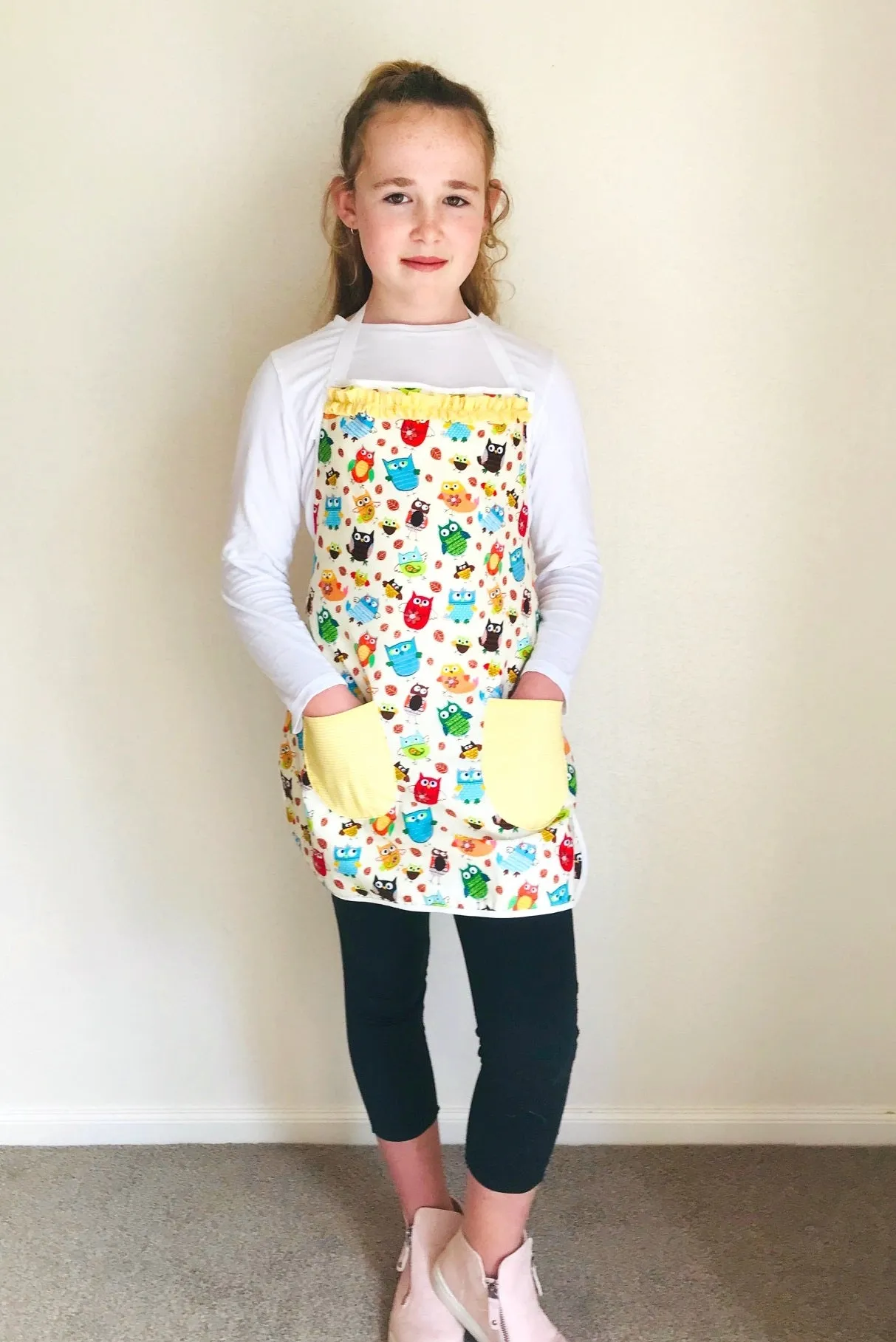 Girl's Frilled Apron (Small 3 - 4 years)