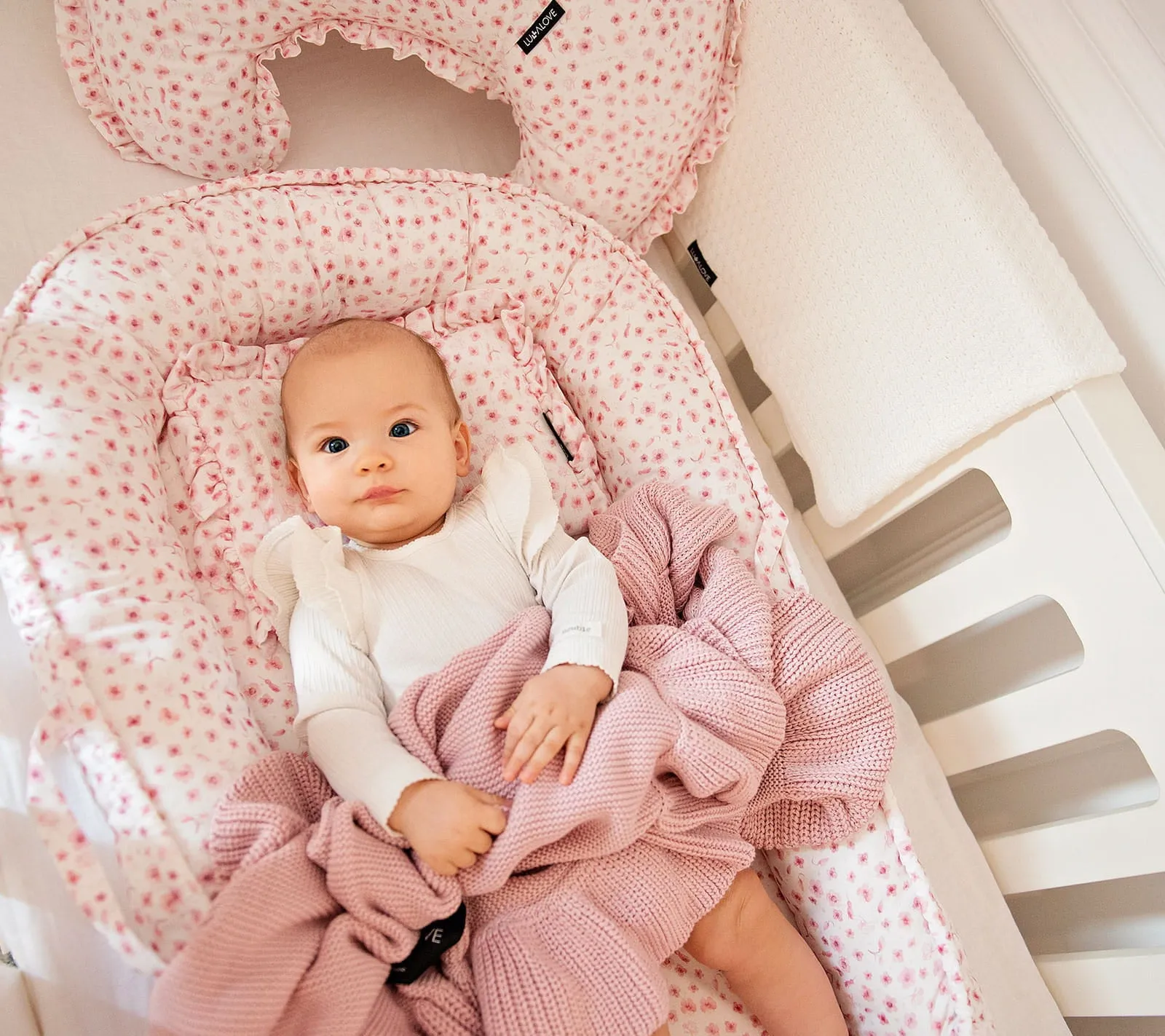 Lullalove Soft Bamboo Baby Blanket with a Frill