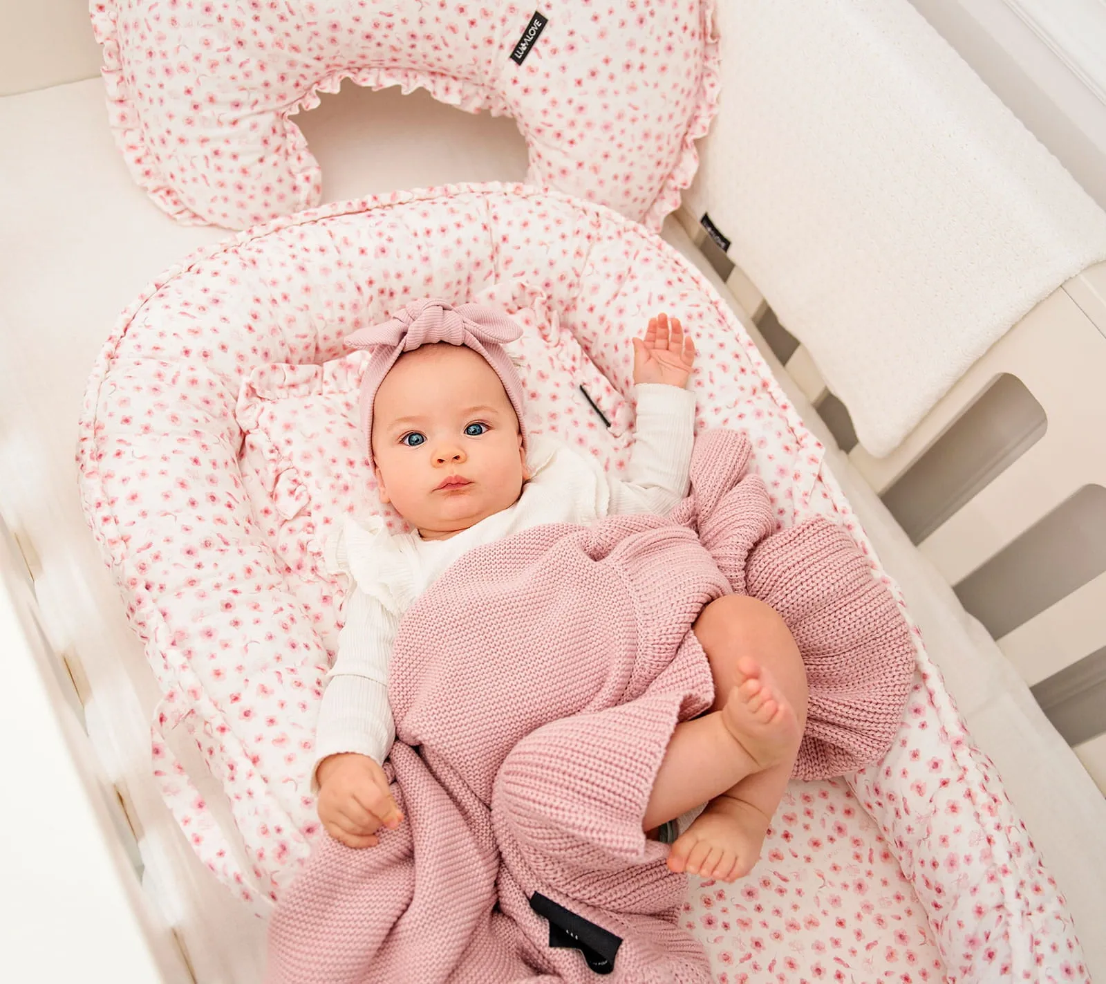 Lullalove Soft Bamboo Baby Blanket with a Frill