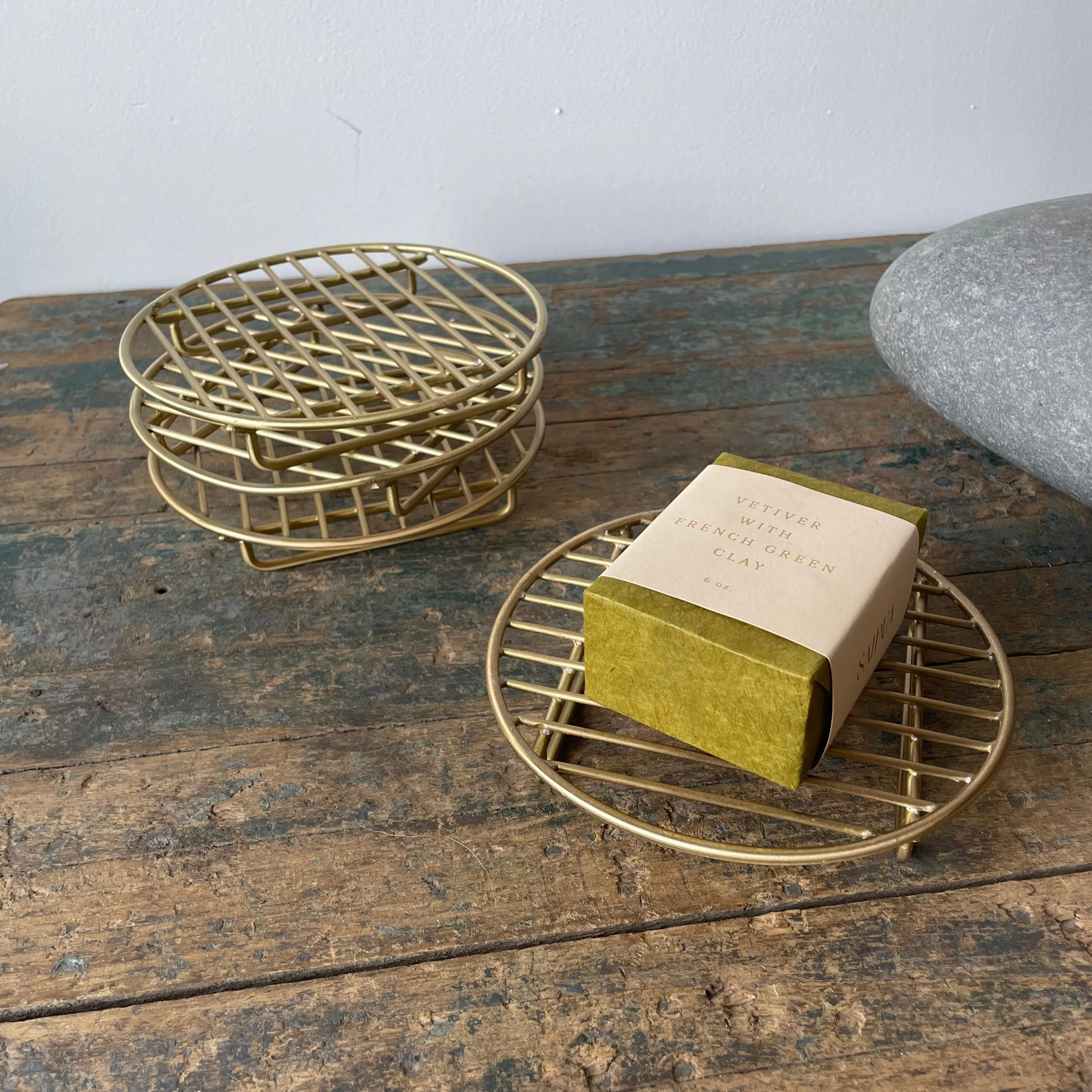 Round Brass Wire Stand