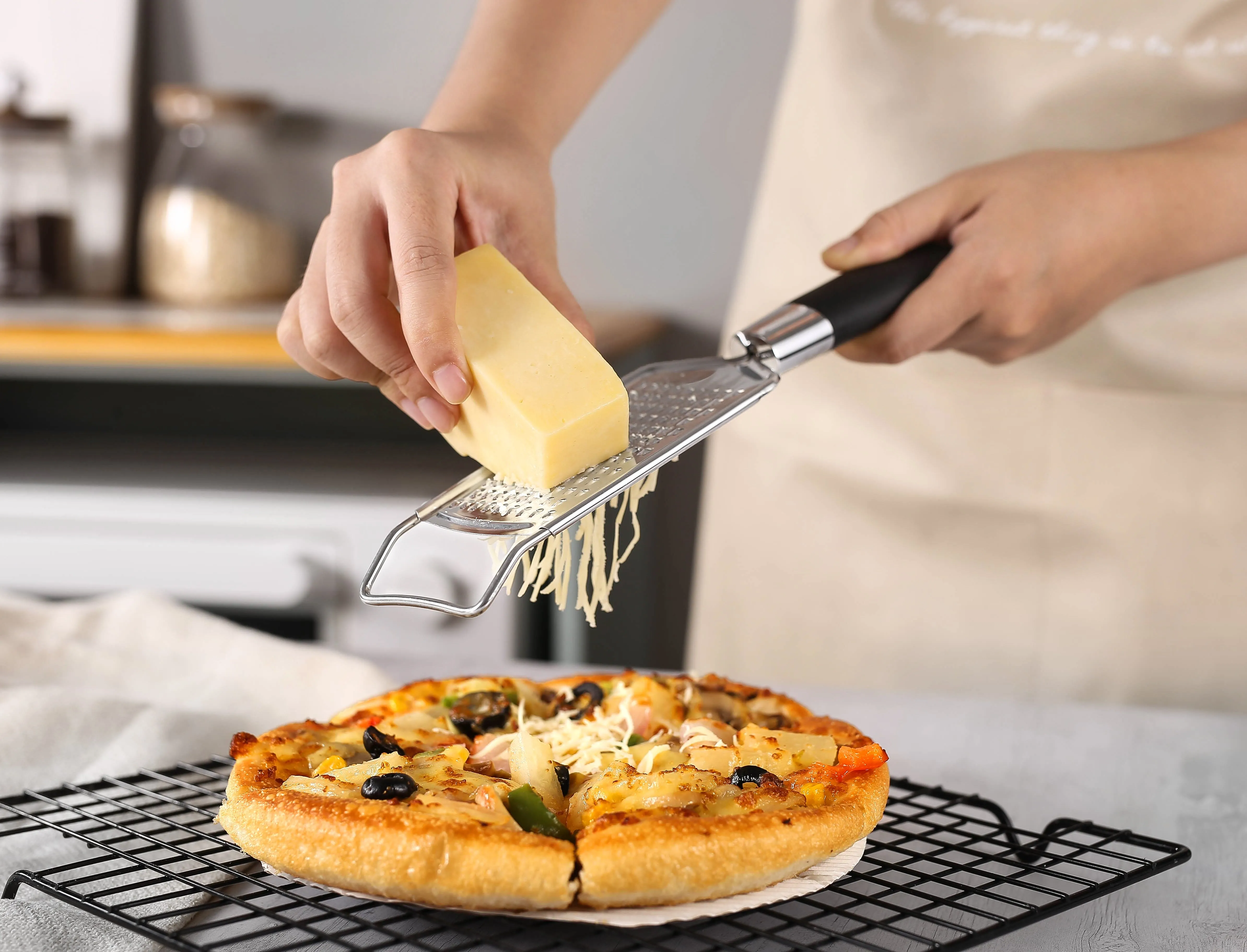 Royal Cuisine Set of 4 Silicone Coated Tools Including Carbon Steel Non-Stick Pizza Pan Pizza Cutter Wheel Pizza Pie Server Cheese Grater