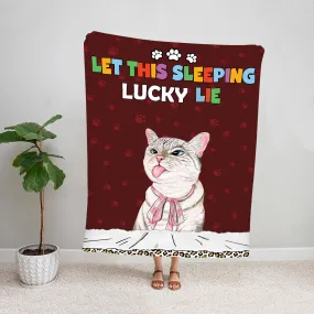 Teesdily | Customized Cat Lovers Sherpa Blanket Let This Sleeping Lucky Lie Fleece Blanket Cat Paw Print Blanket Cat Mom Dad Gift Ideas