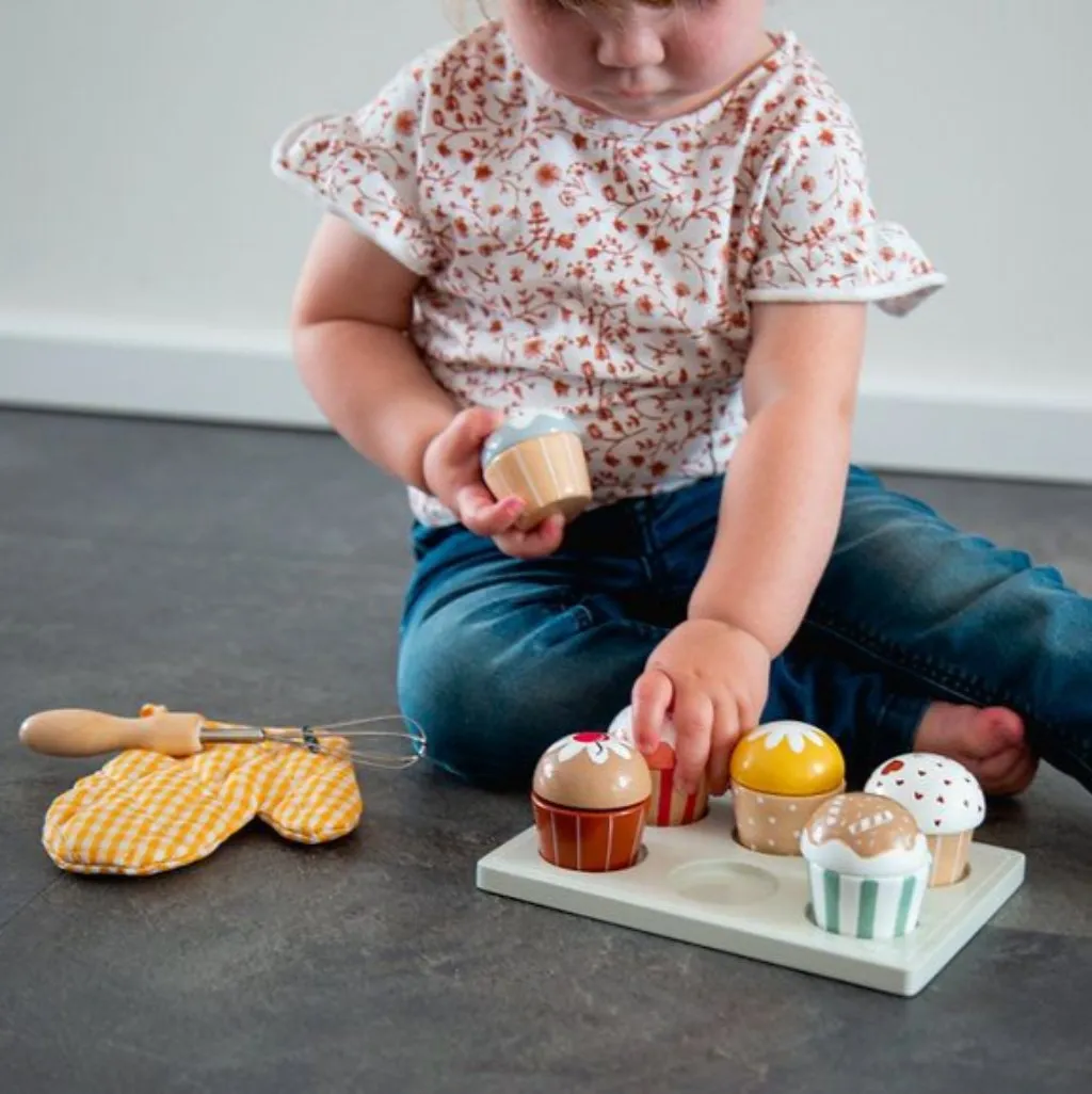 TRYCO WOODEN CUPCAKE SET